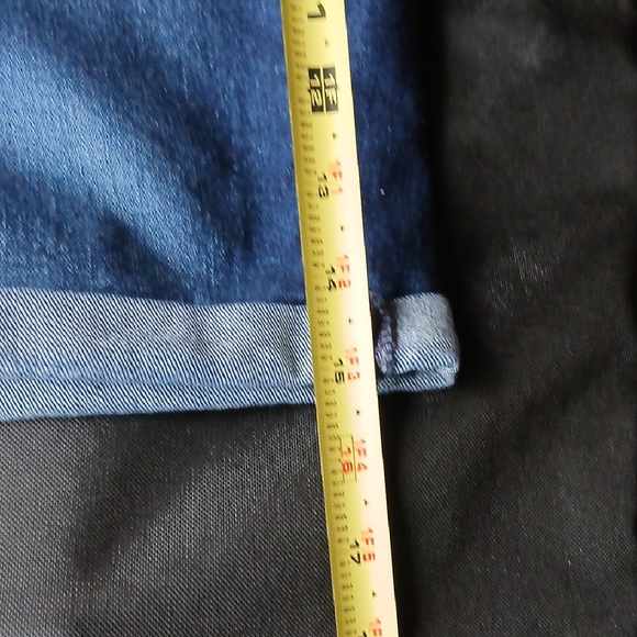 🧡NWOT Old Navy Women's Dark Blue Jean Shorts, Tried On Once - Picture 7 of 9